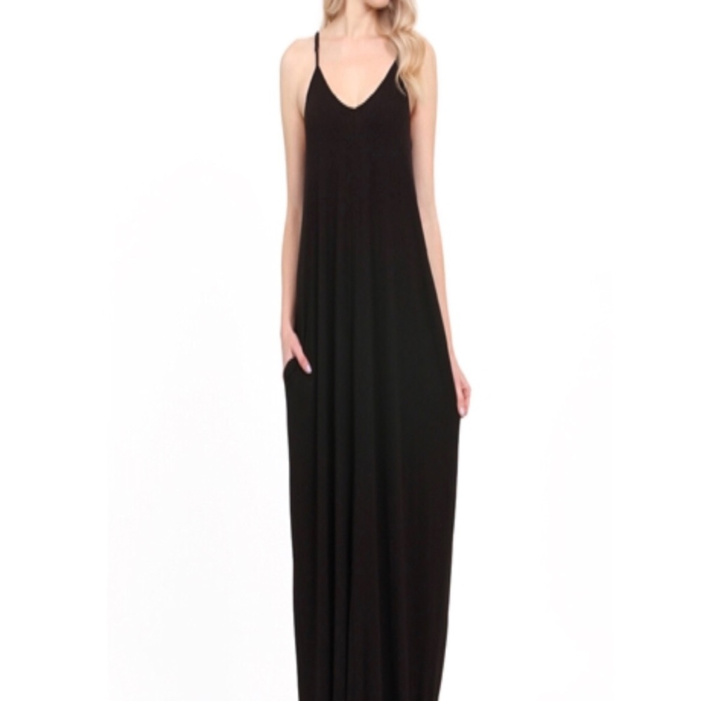 Woman’s Black maxi dress (A15)